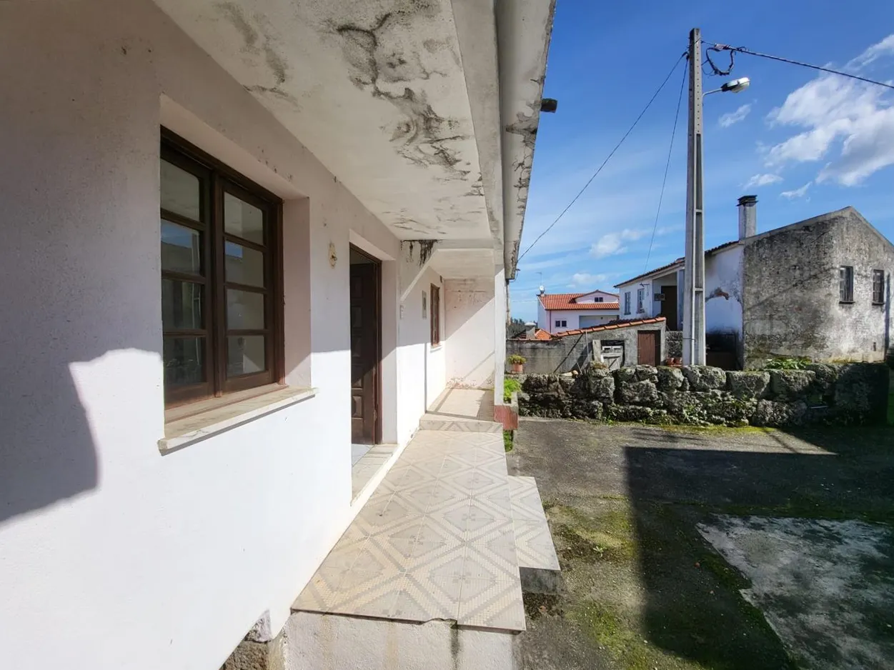 2 Moradias T2 + Arrecadação em Pinheiro de Ázere