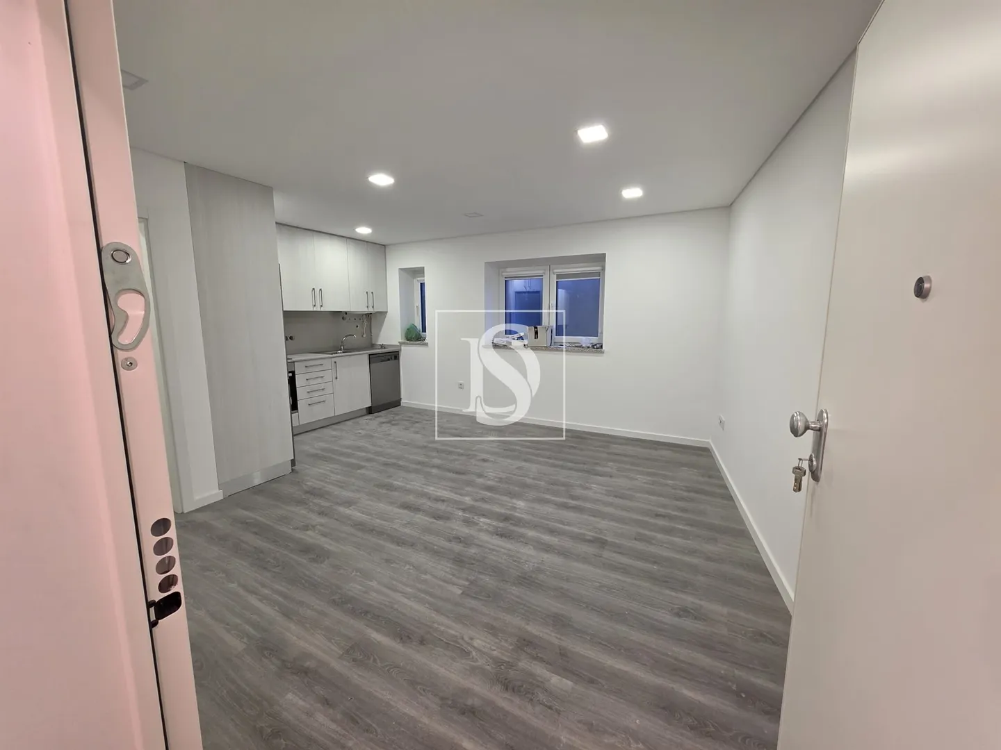 Apartamento T1 renovado, no Botulho