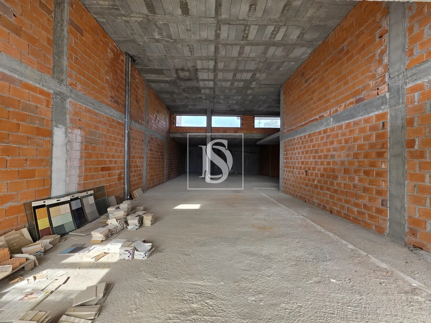 Espaço comercial com 205m2 em ValRio, Viseu