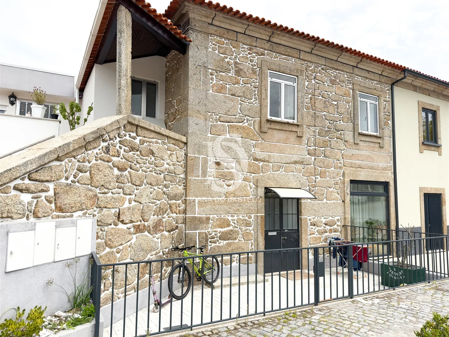 Andar moradia T2 totalmente remodelado - Barroselas
