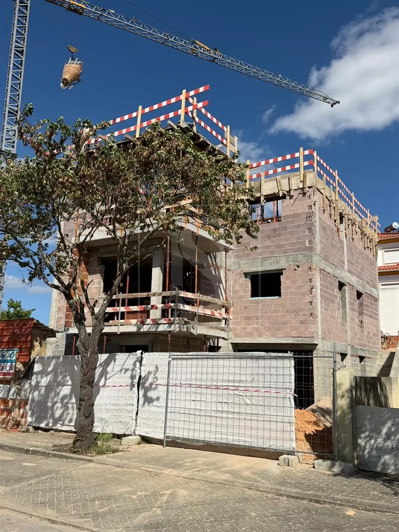 Moradia Geminada T4 TRIPLEX