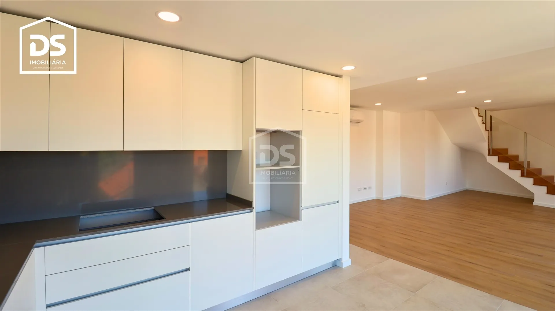 New 3-bedroom duplex apartment in Carregal do Sal for €260.000