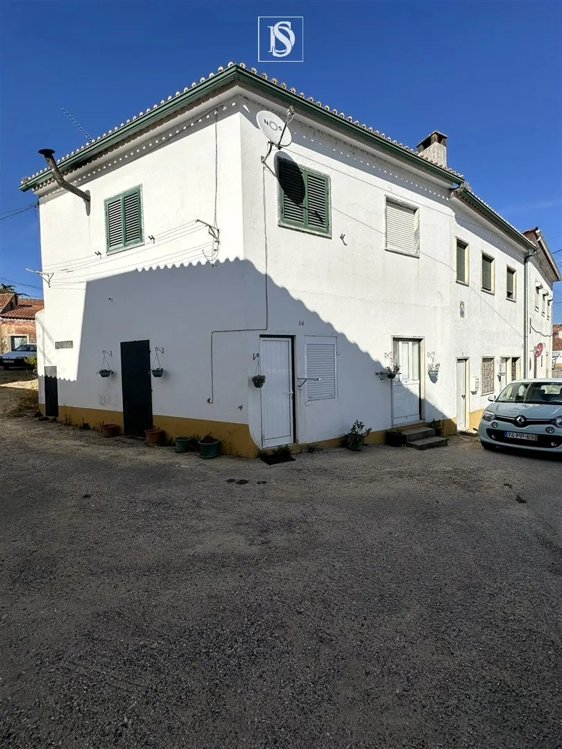 MORADIA EM ALCOROCHEL — RÉS-DO-CHÃO + 1º ANDAR | PRONTA A HABITAR | ESPAÇO COMERCIAL INDEPENDENTE