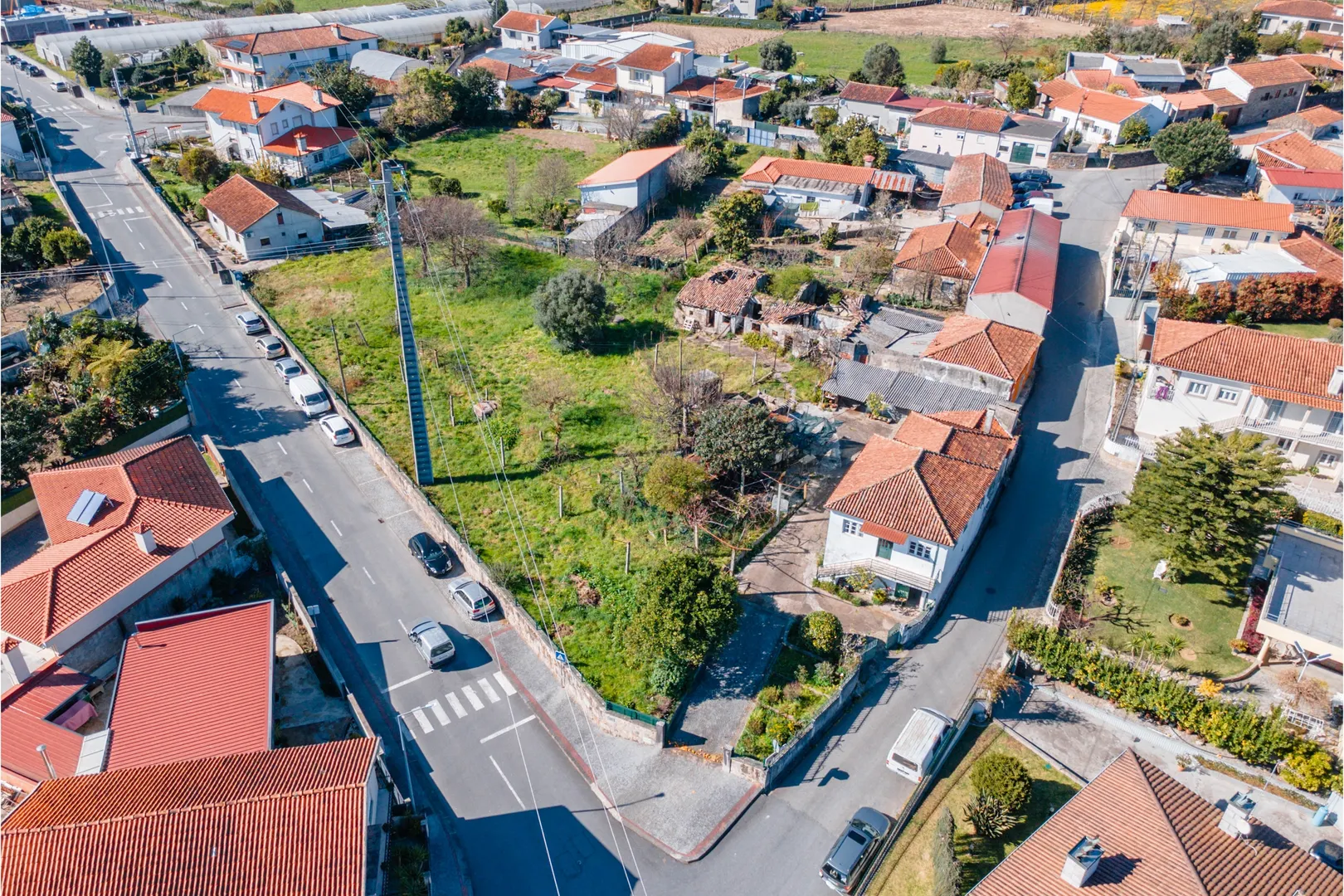 Moradia inserida numa área total de terreno de 2.643 m², em Galegos Santa Maria, Barcelos