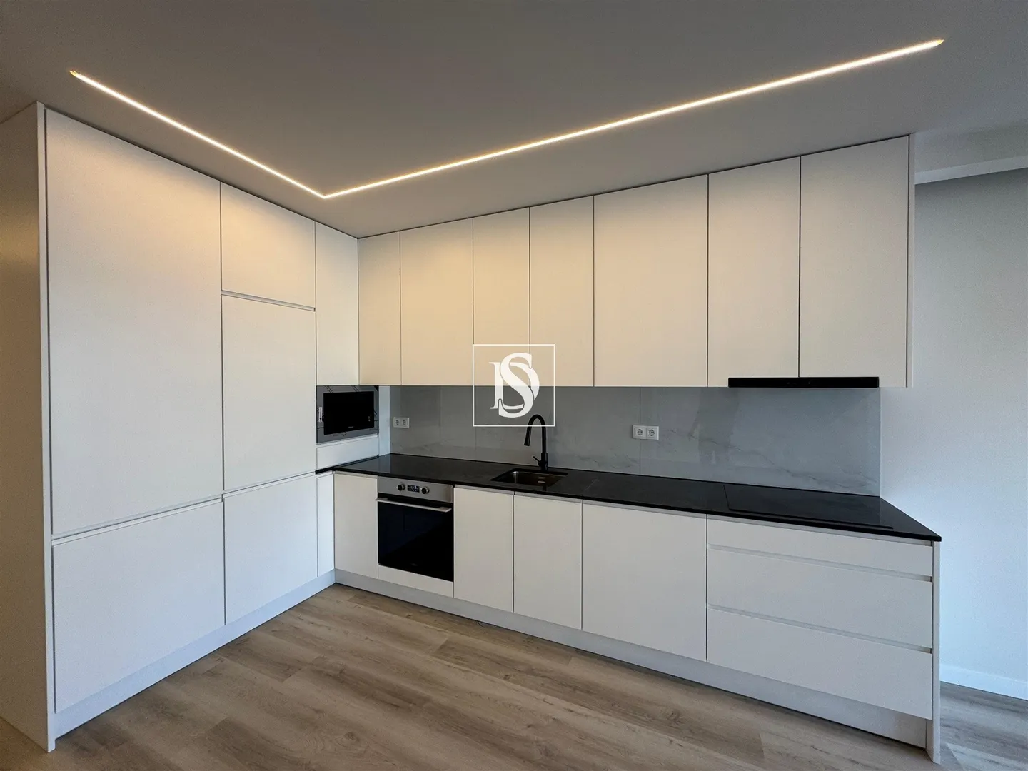 Apartamento T1+1 c/ suíte, completamente RENOVADO