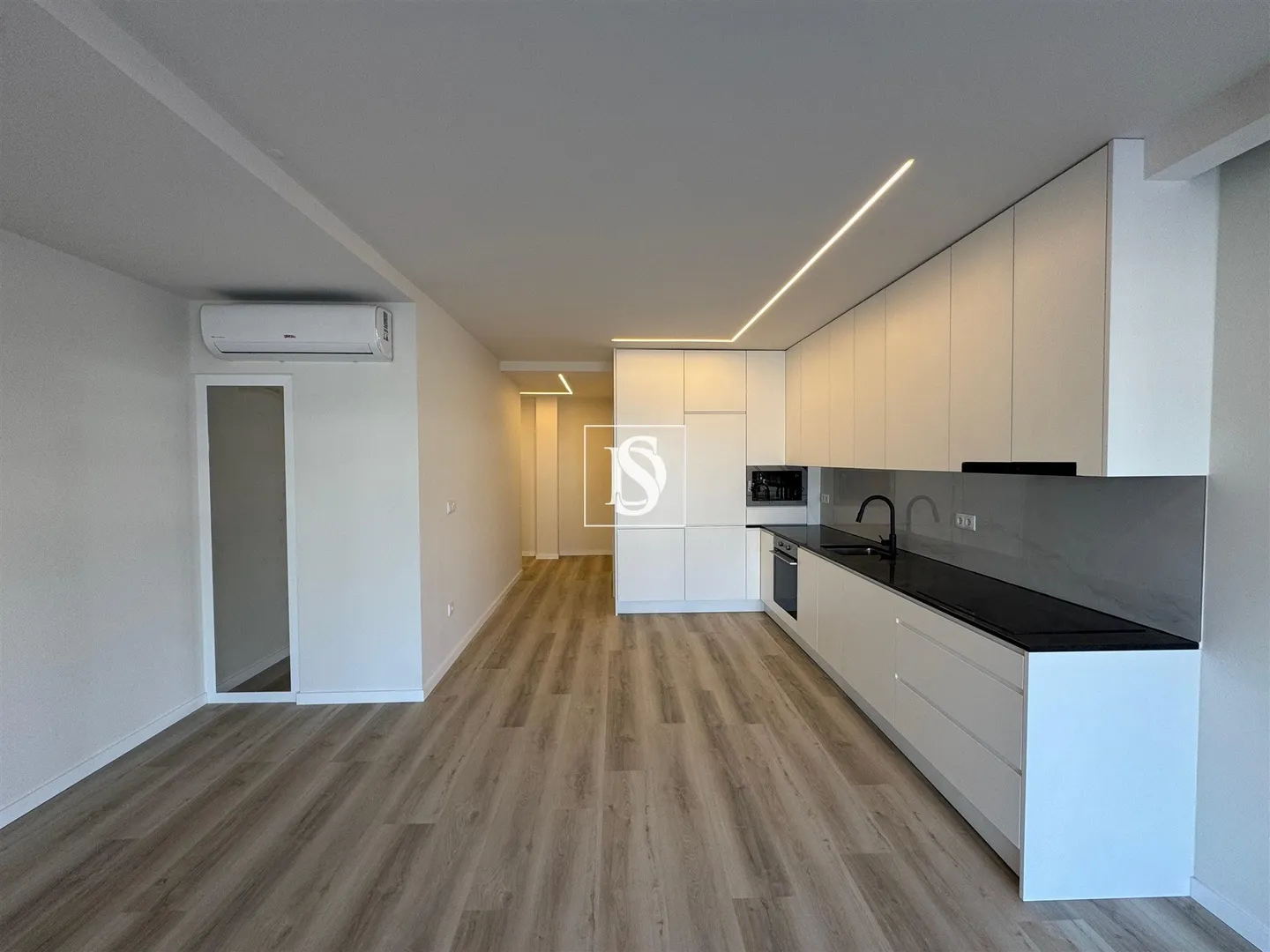 Apartamento T1+1 c/ suíte, completamente RENOVADO