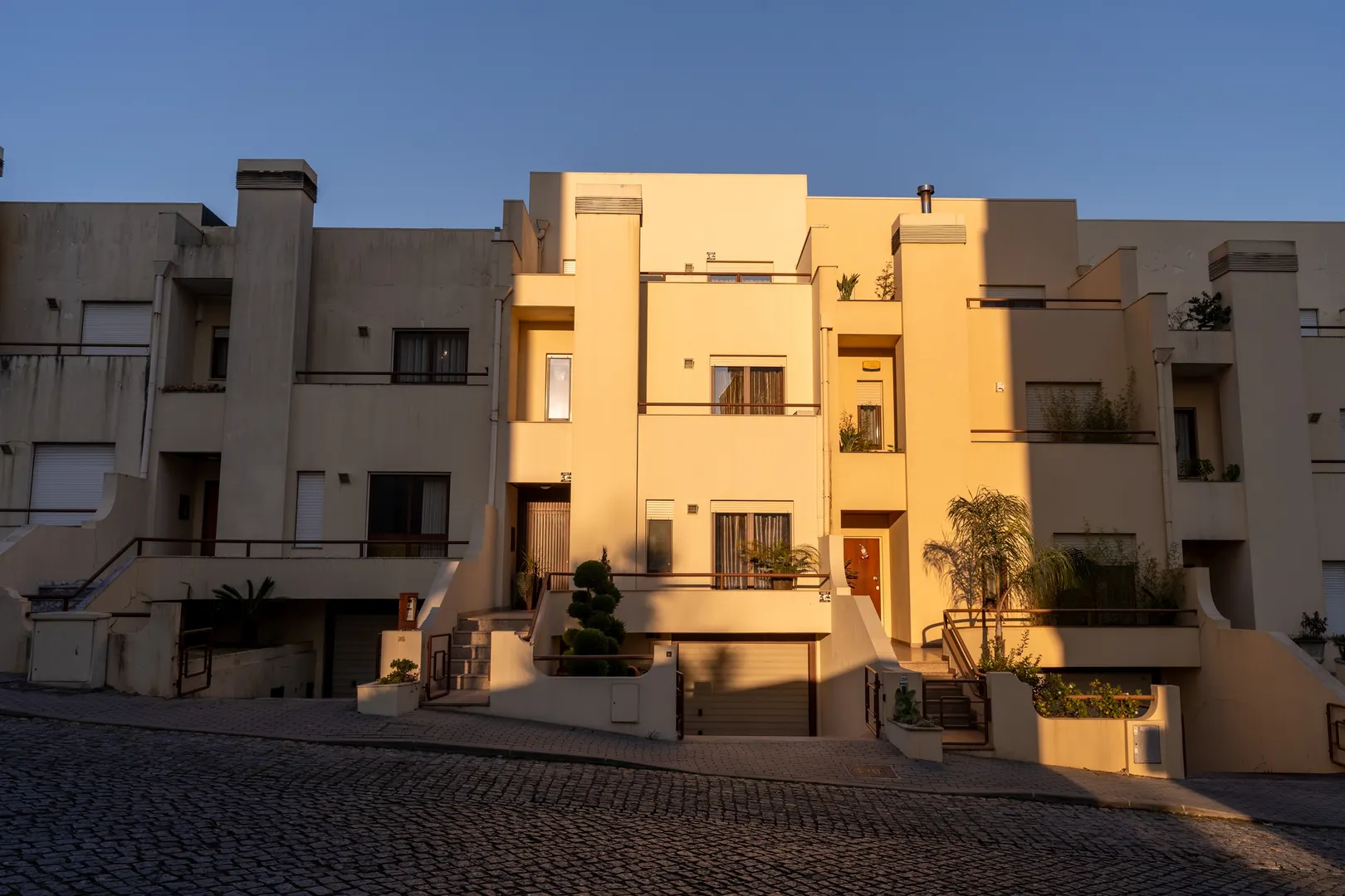 Moradia T6, RENOVADA, junto ao Centro da Cidade