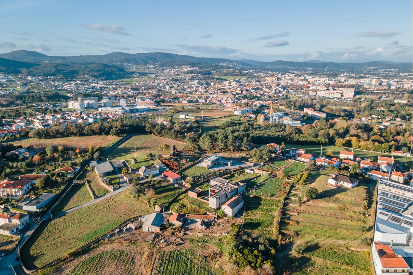 Projeto de Luxo para Concluir – Terreno + Estrutura em Alvelos