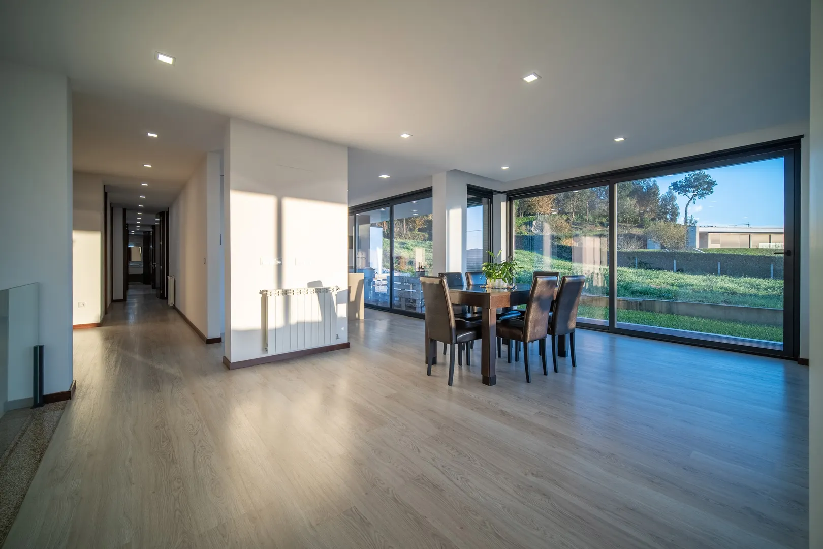 Moradia Individual T3, com jardim e vistas desafogadas
