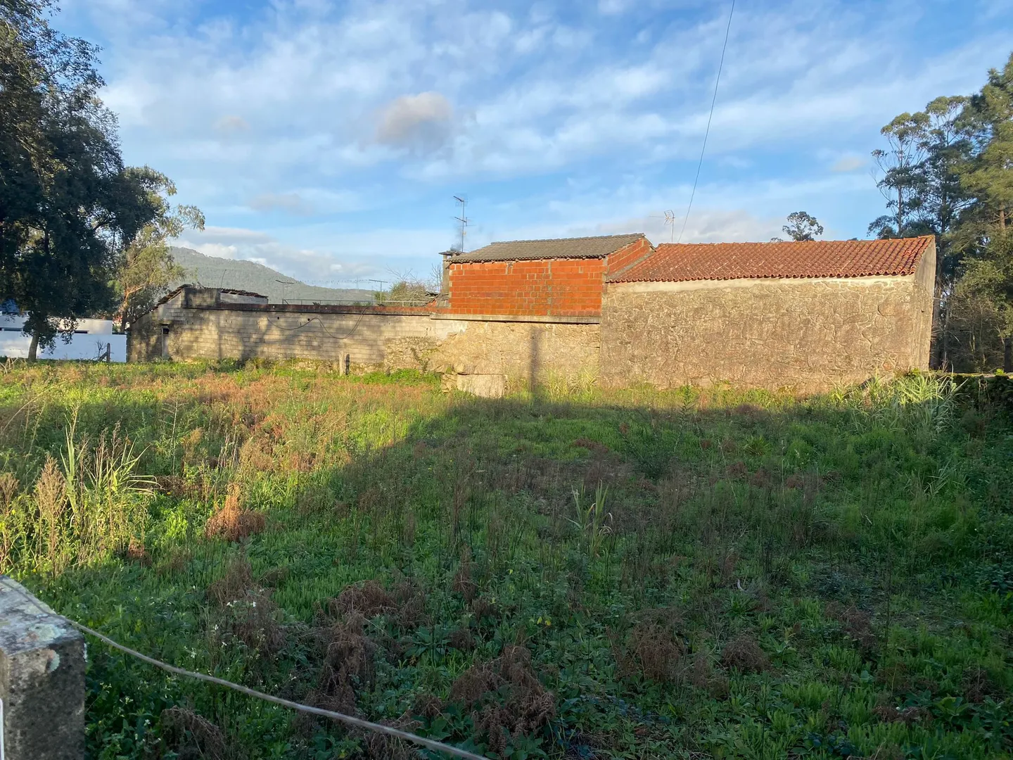 Terreno para construção com 428m² em Vila Cova.