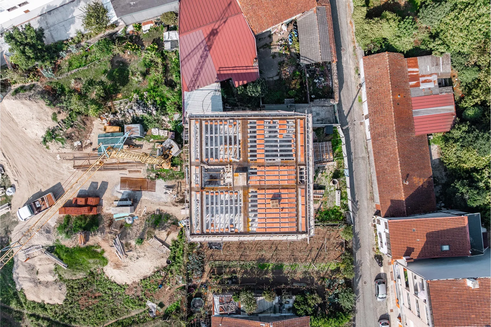 Apartamento T2, NOVO, c/ logradouro e garagem