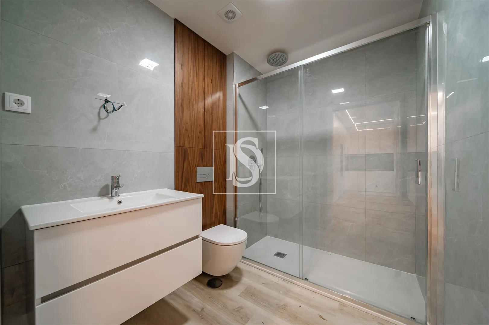 Apartamento T1+1 completamente RENOVADO, em Manhente, Barcelos