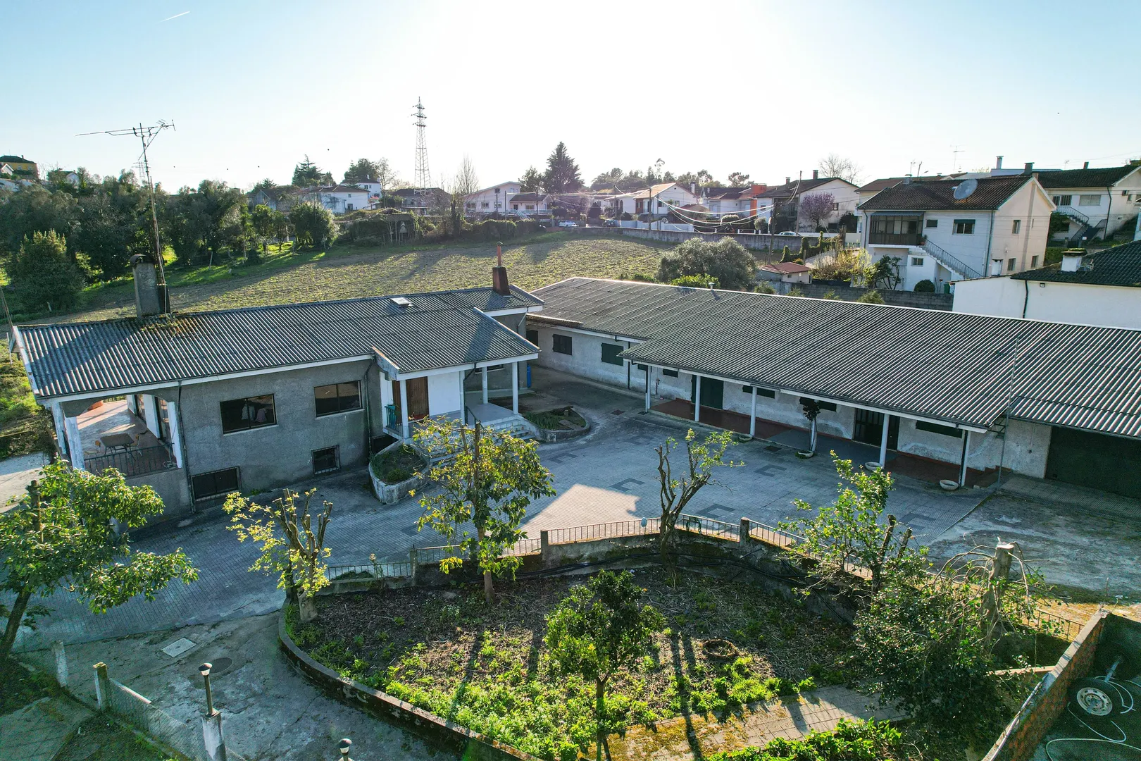 Moradia T7 com 634m² de construção e enorme potencial 				 Palmeira, Braga