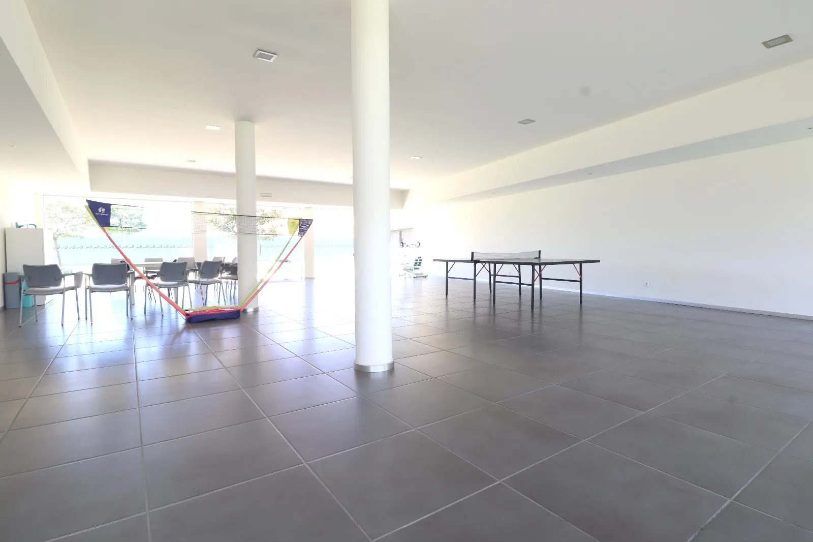 T2 como Novo, Mobilado, c/ Garagem, junto ao centro de Esposende - Cond. Fechado com Piscina