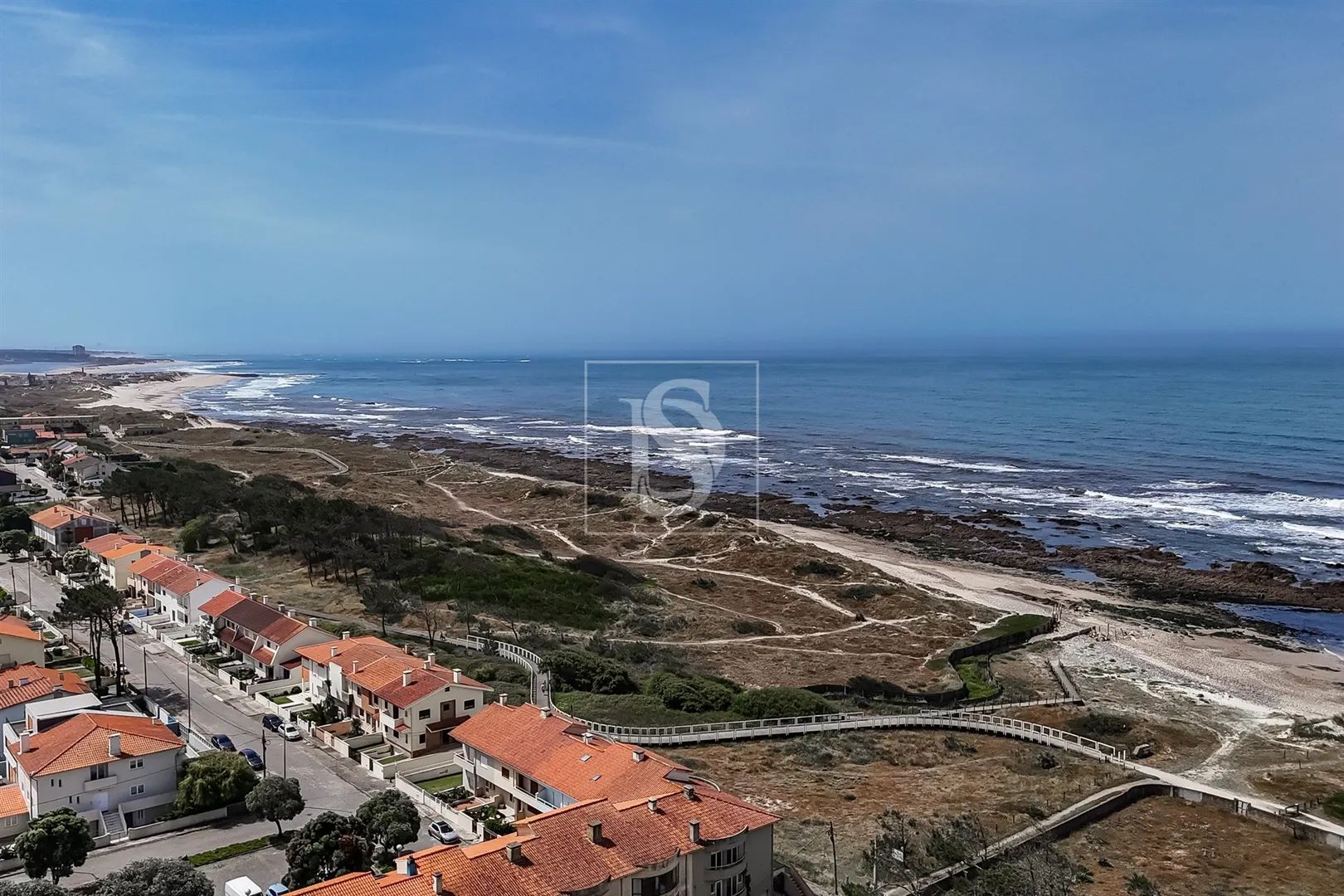 Moradia T3 na 1ª linha de praia, em Cepães, Esposende