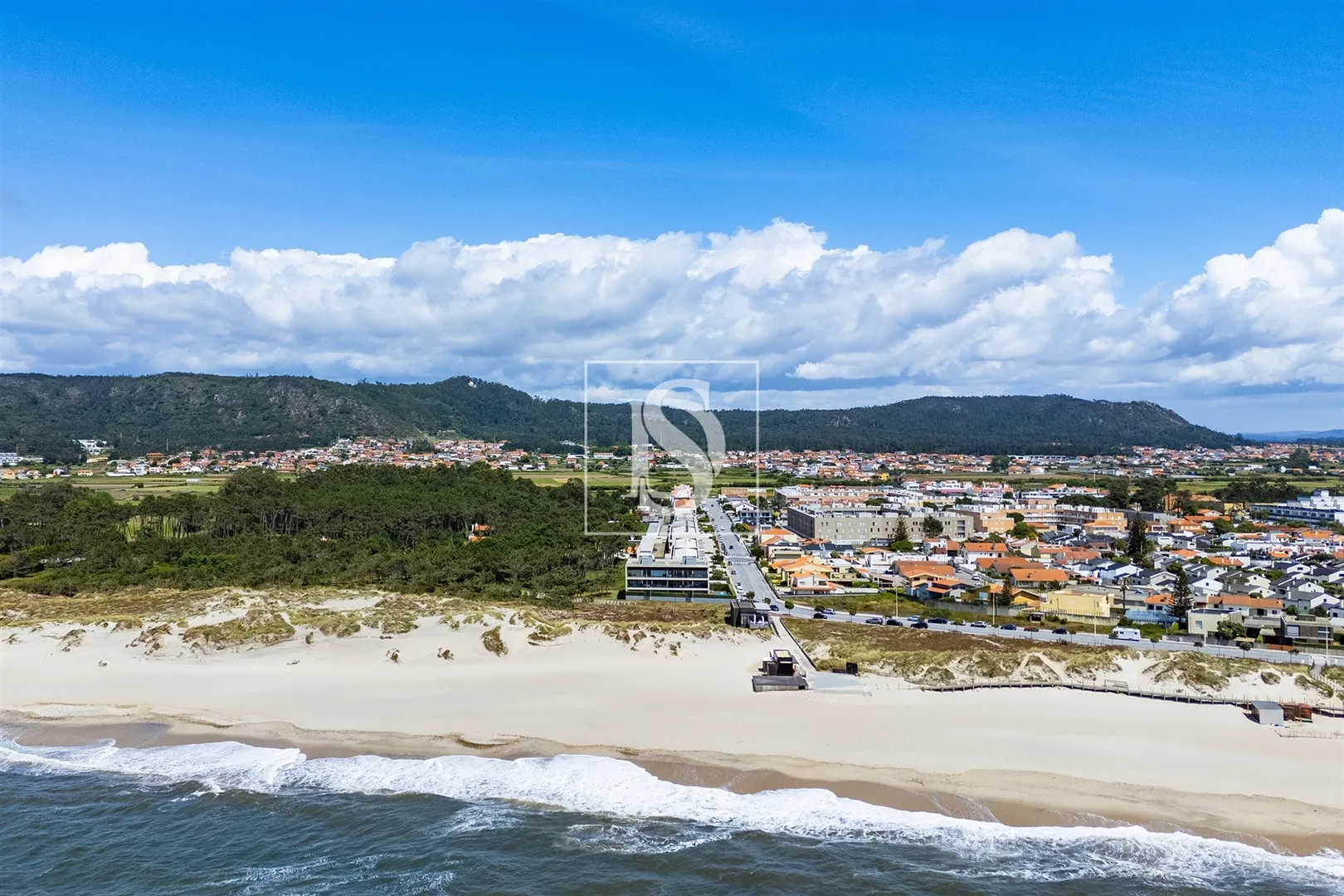 T2 Exclusivo com Terraço Vista Mar, Piscina e Garagem | Junto à Praia de Esposende