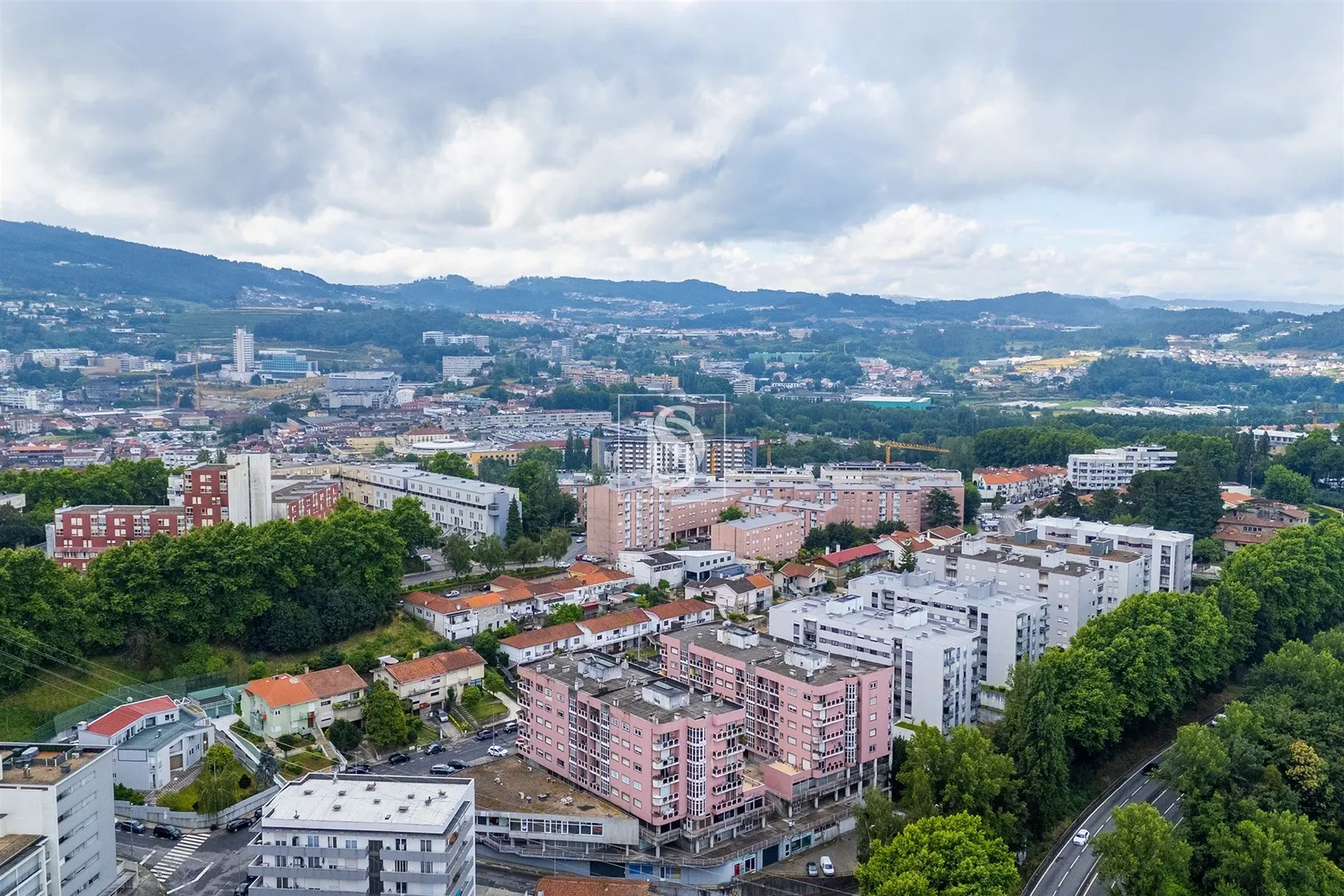 T1+1, Totalmente Remodelado, em Fermentões, Guimarães, com 76 m²