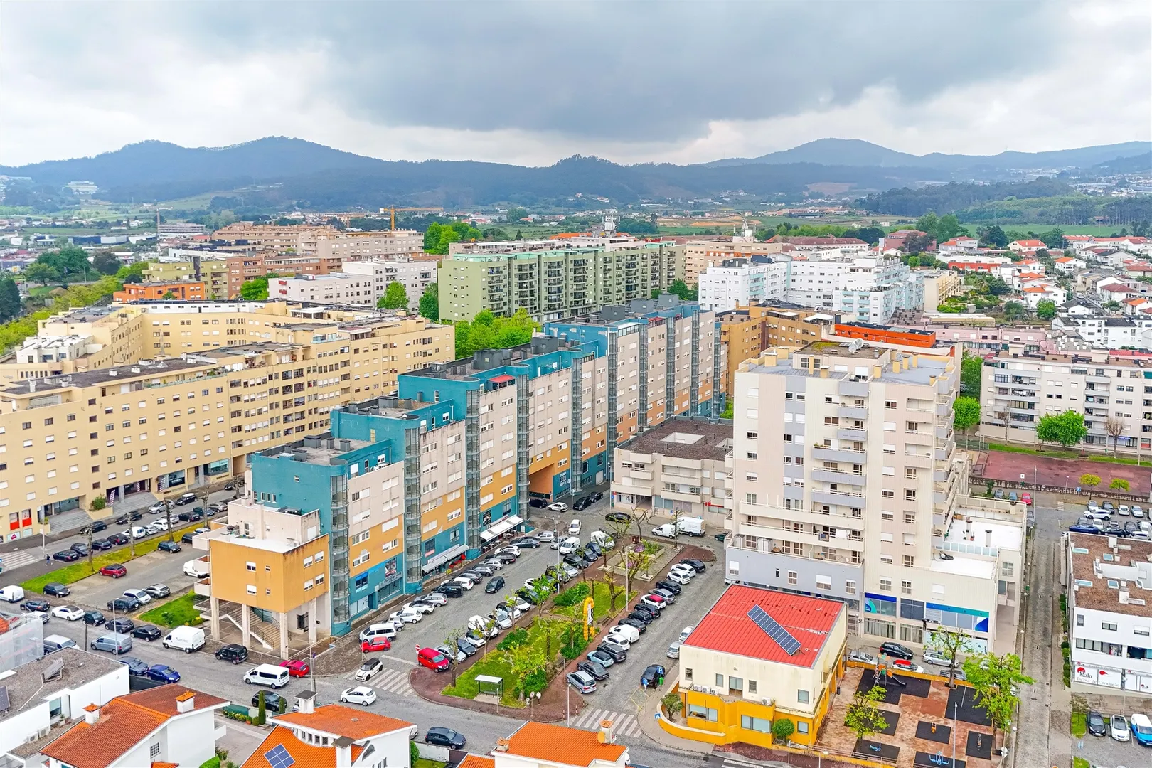 Apartamento T4 em Barcelos – Espaço, Conforto e Excelente Varanda!