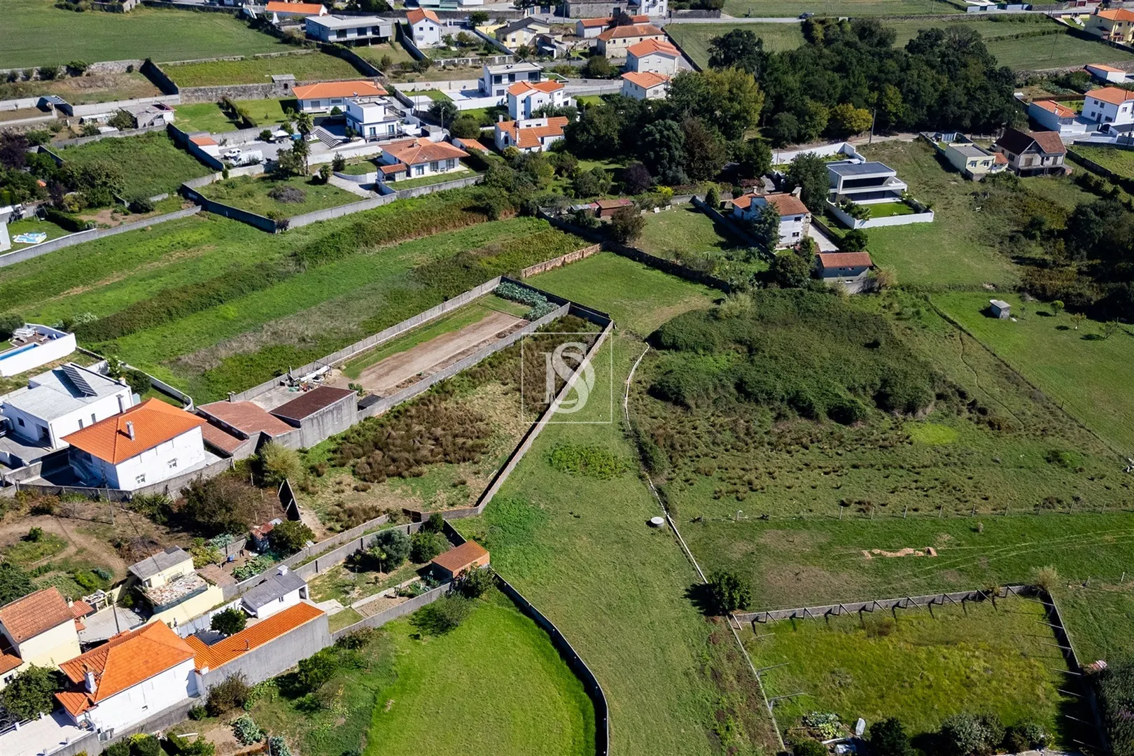 Terreno com 1043 m², em Antas, Esposende