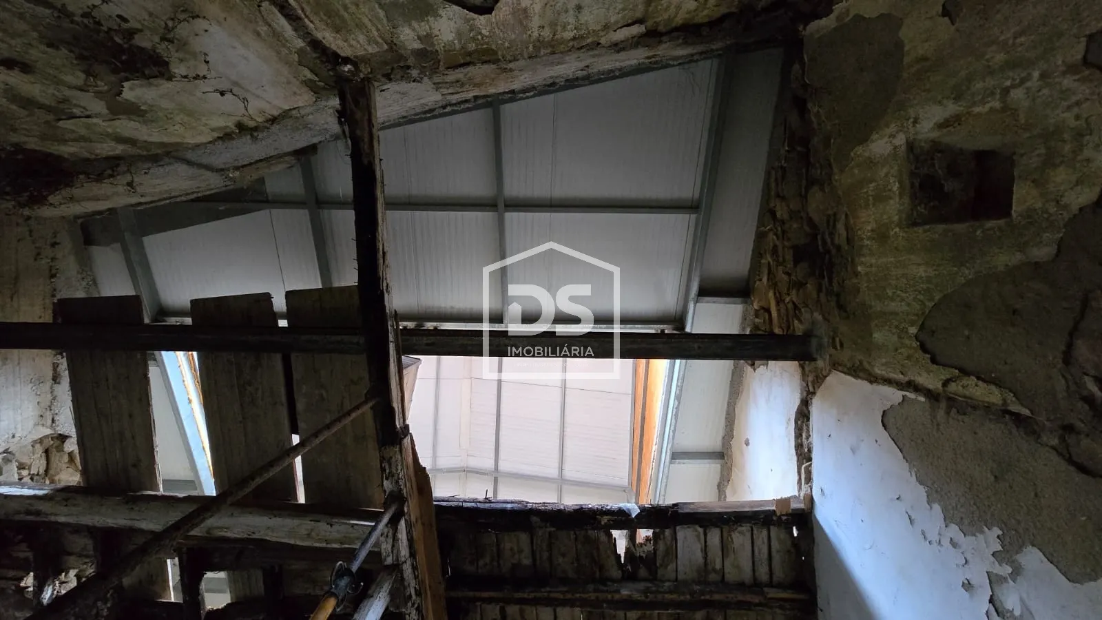 Detached house to restore T2