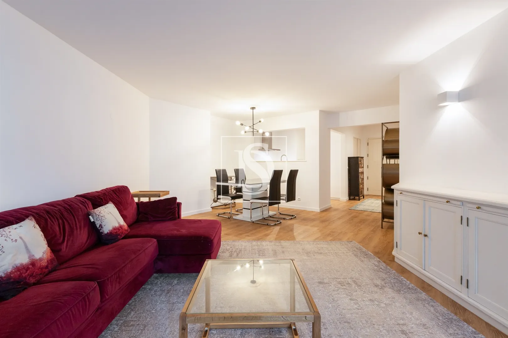 Apartamento T1 para venda mobiliado em Cascais com piscina e jardim