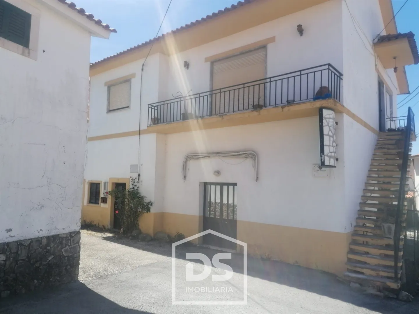 Prédio destinado a habitação e serviços Carvalhal I Aljubarrota I Alcobaça