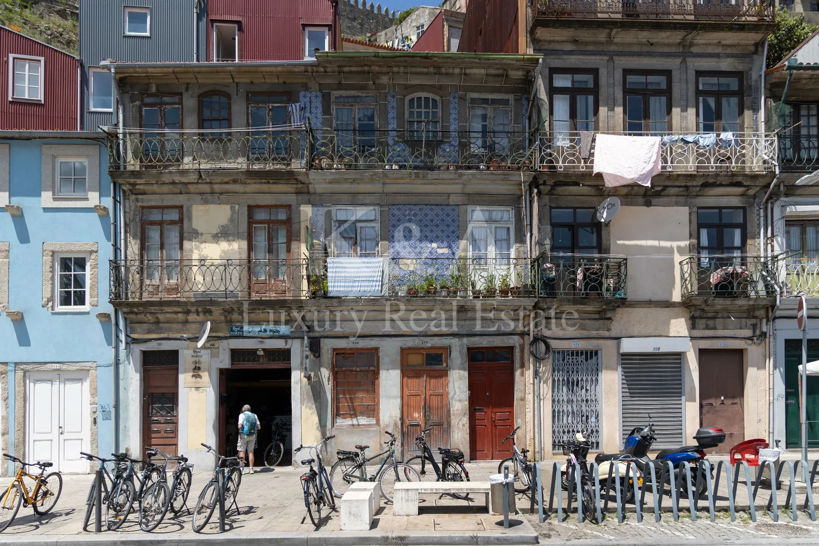  Building in the historic area of Porto, on the riverside of the Douro River.