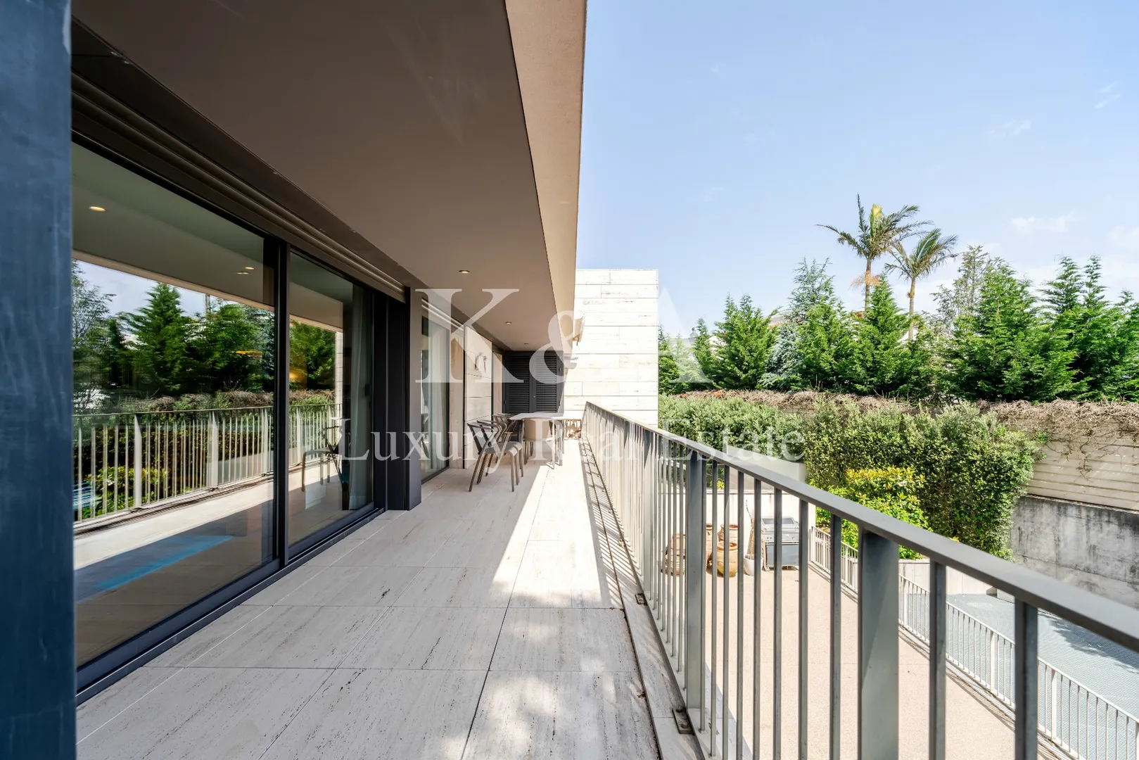 4-Bedroom House in Foz