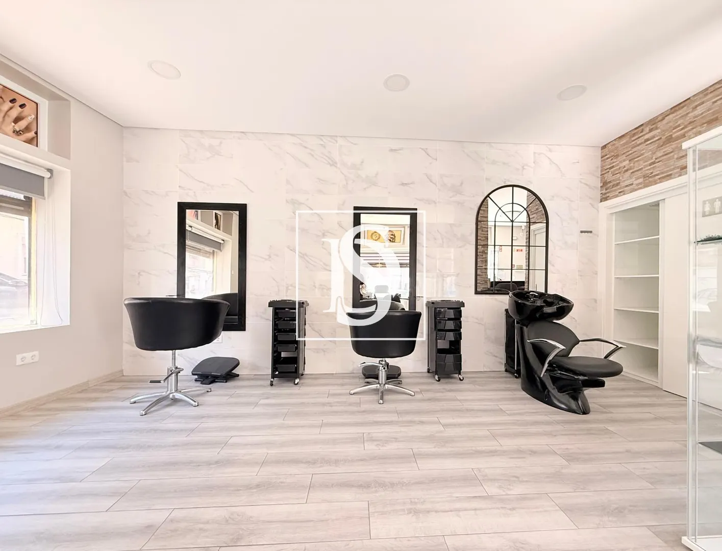 Loja de Estética totalmente equipada, um espaço moderno da cabeça aos pés