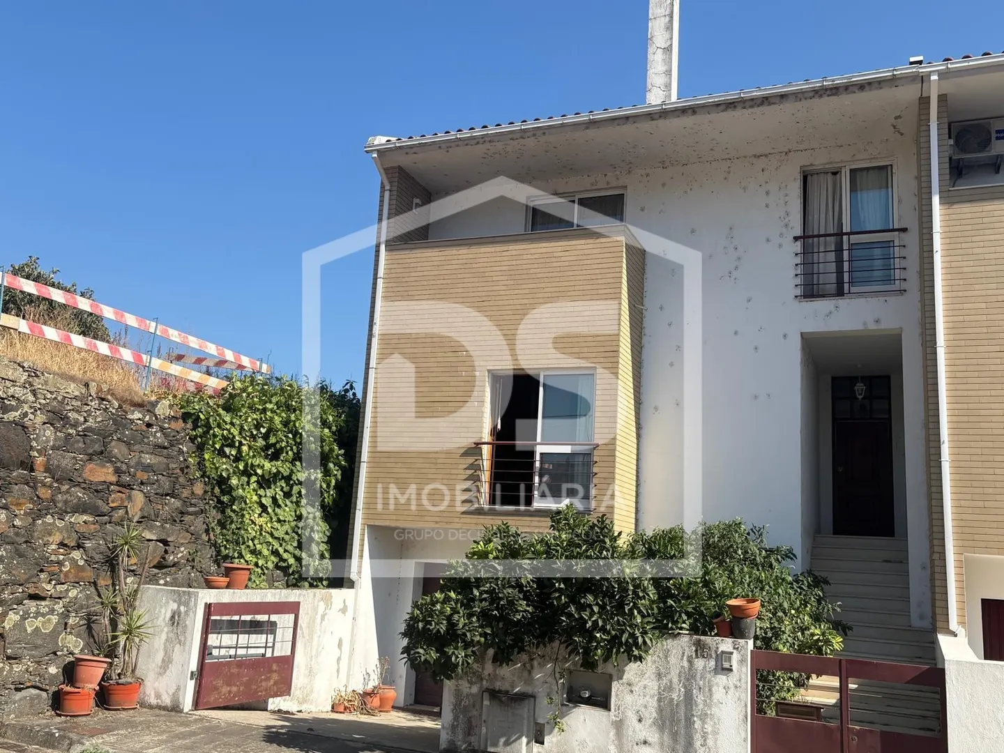 Moradia T4 Premium com Terraço e Garagem - Godim
