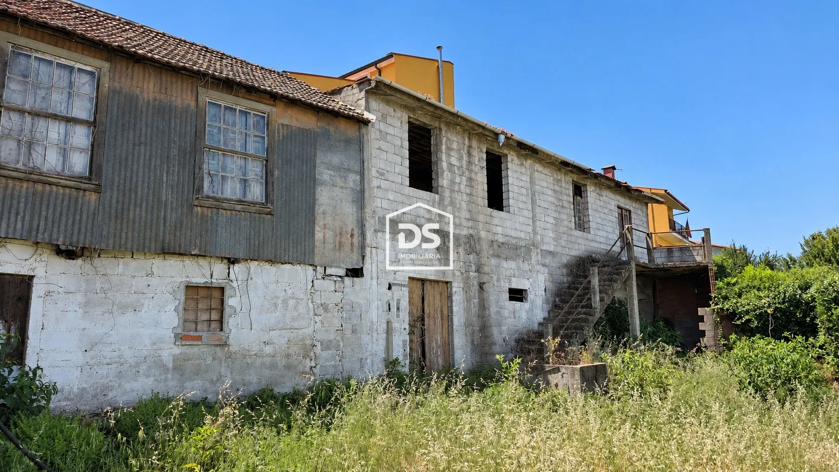 Detached house to restore
