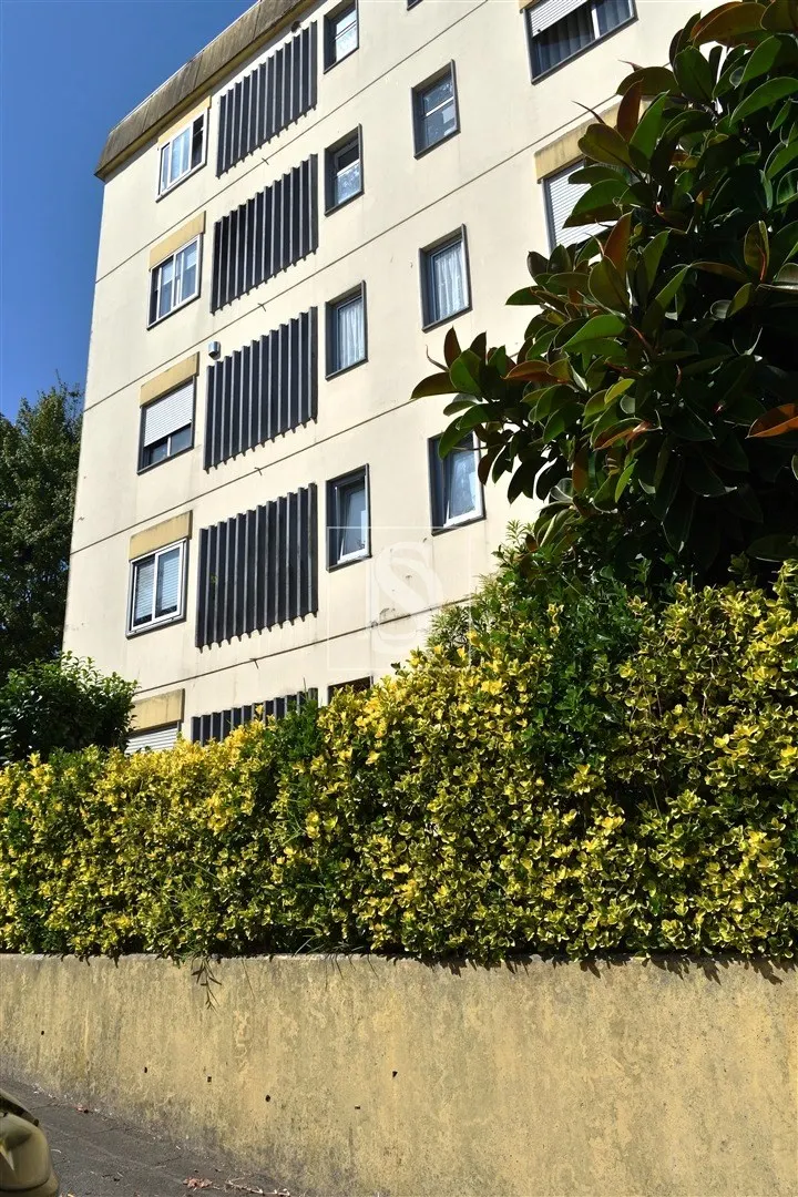 Apartamento T4 na Praceta Diogo Macedo (Próximo ao Arrábida Shopping)