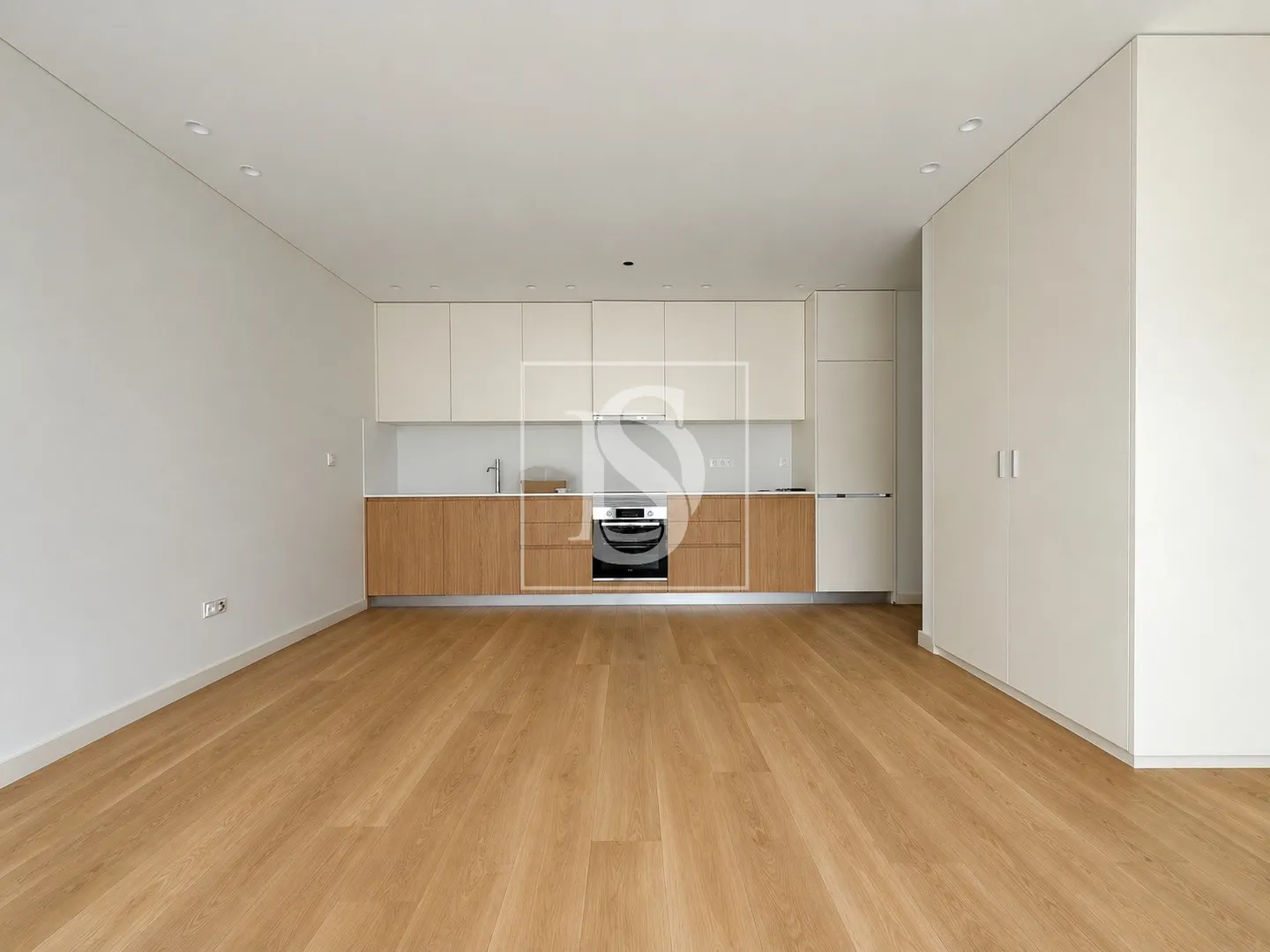 Apartamento T3 em Darque - Novo, c/Garagem e elevador
