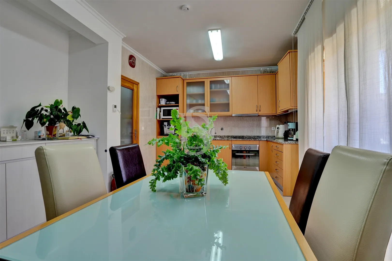 T2 com terraço a 50 metros da praia em Aver-O-Mar – garagem fechada e elevador