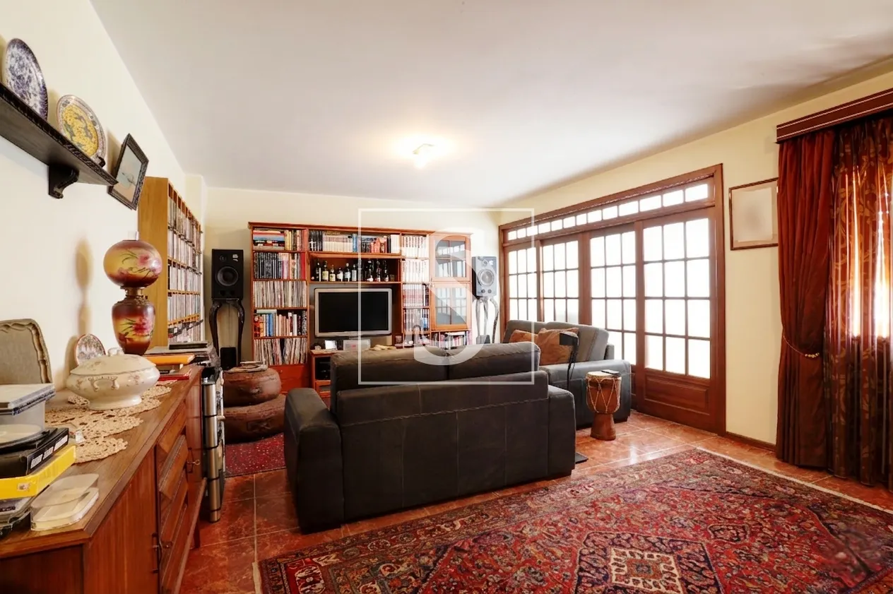 Apartamento T4 localizado na Póvoa de Varzim, a 600 metros da praia.