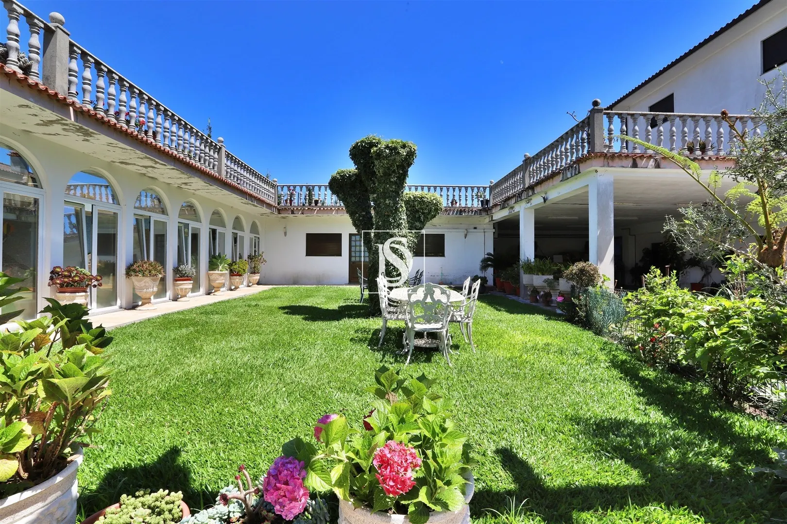 Moradia em Gondifelos com piscina e jardim!
