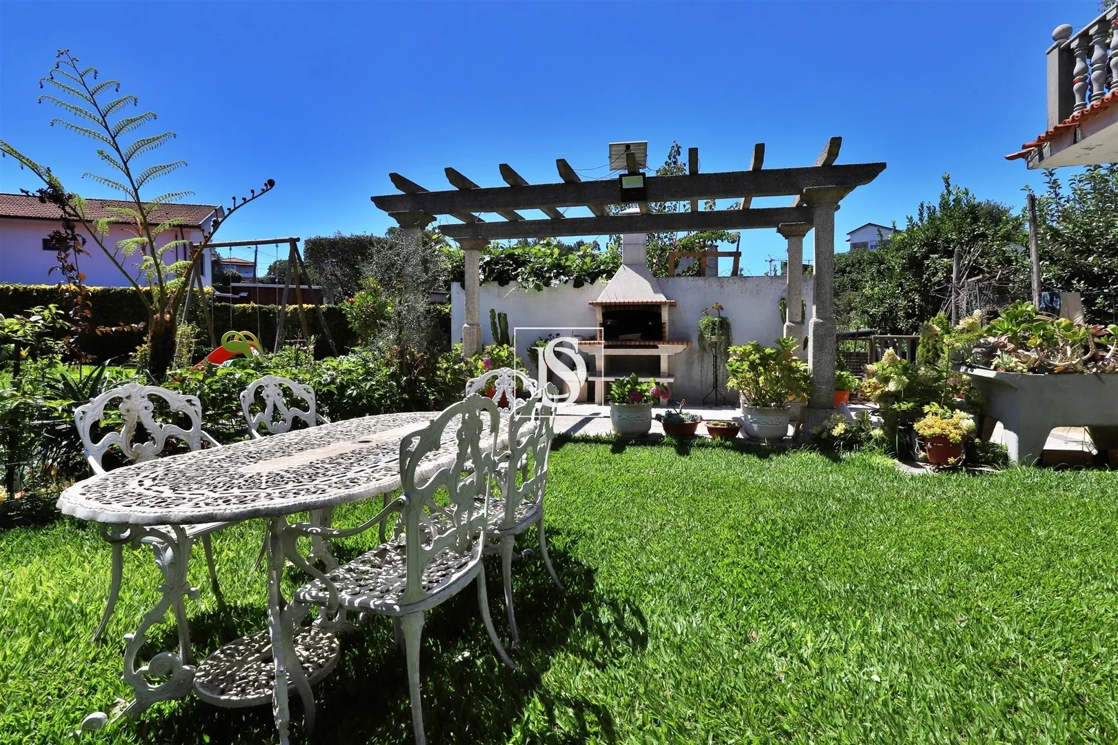 Moradia em Gondifelos com piscina e jardim!