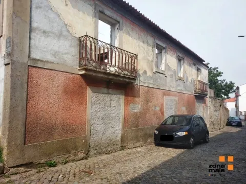 Huis om te verbouwen 6 kamerwoning + 3