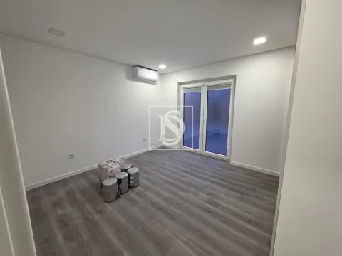 Apartamento T1 renovado, no Botulho