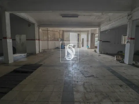 Moradia para Finalizar c/ Comércio e uma Grande Garagem - Moitas Venda