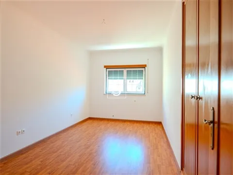 Moradia Geminada T4