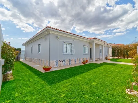 Moradia T4 Térrea com Jardim e Piscina | Quinta do Anjo – Palmela
