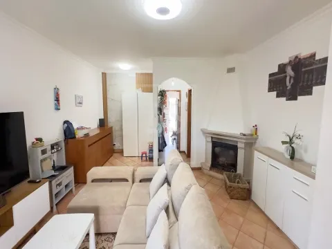 Moradia T3+1 com Vista Mar em Condomínio Fechado com Piscina e Garagem a Poucos Passos da Praia