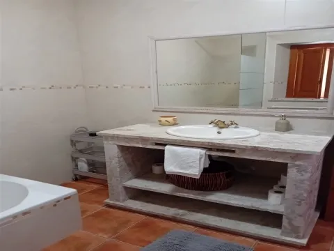 Moradia T4 Exclusiva na Meia Via, Torres Novas – Espaço, Conforto e Lazer