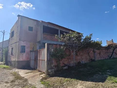 Moradia para Restaurar T3+1