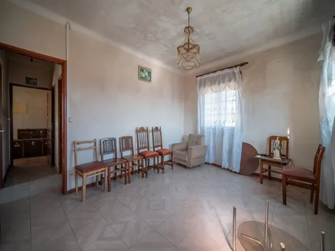 Moradia inserida numa área total de terreno de 2.643 m², em Galegos Santa Maria, Barcelos