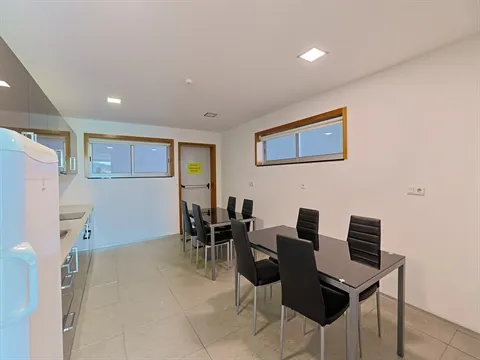 PAVILHÃO c/ Licença p/ Armazém e Serviços em Barcelos