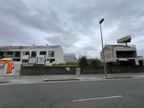 Lote de terreno urbano para construção c/ 259m2