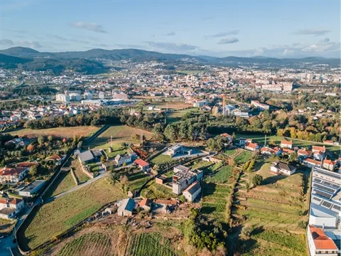 Projeto de Luxo para Concluir – Terreno + Estrutura em Alvelos