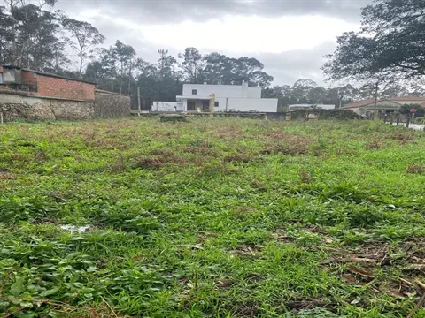 Terreno para construção com 410m² em Vila Cova